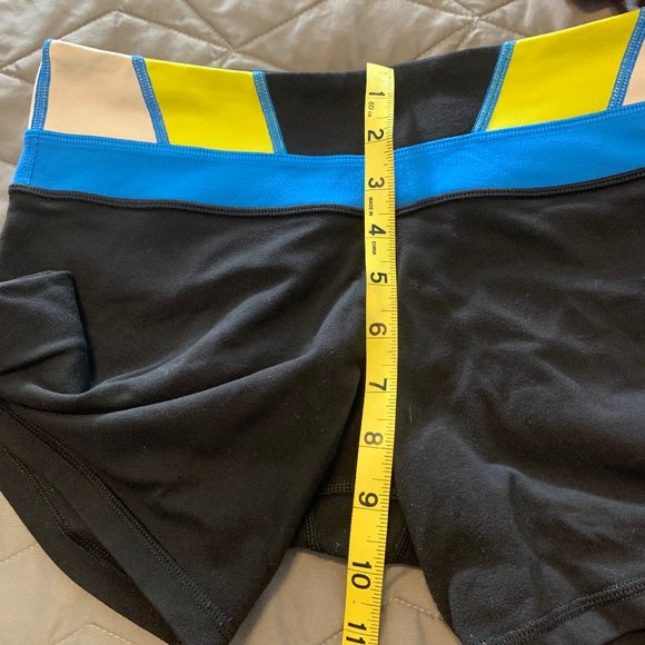 Lululemon Women’s Tall Reverse Groove Shorts - Picture 3 of 11